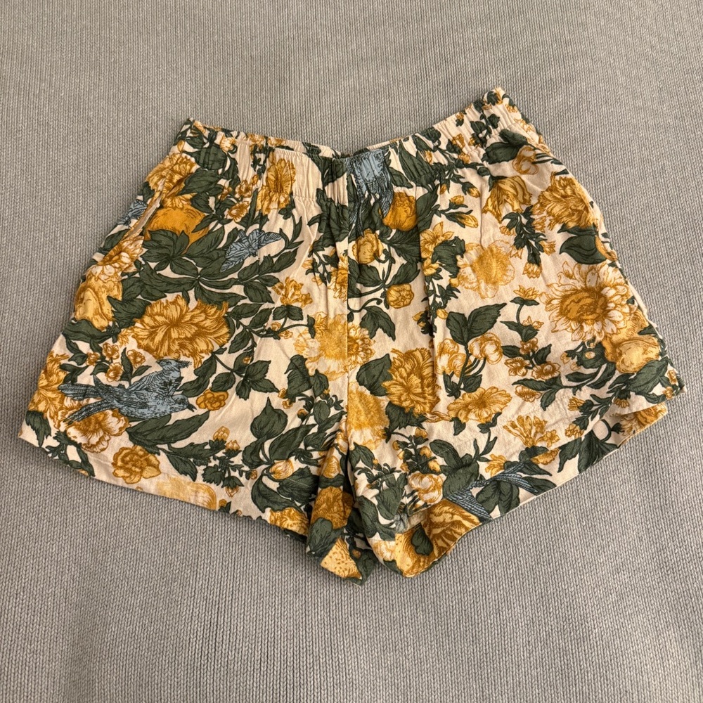 Abercrombie Linen Blend Pull On Short Yellow Floral